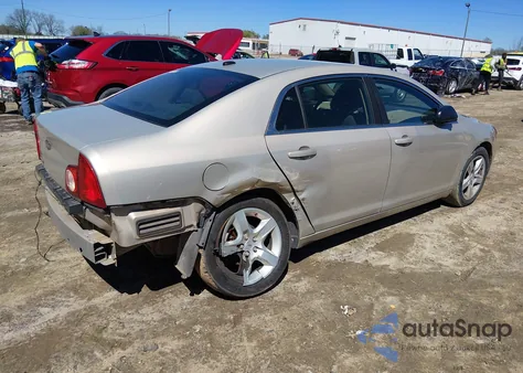 2010 Chevrolet Malibu Ls z USA, uszkodzony, nr VIN 1G1ZB5EB0AF129825
